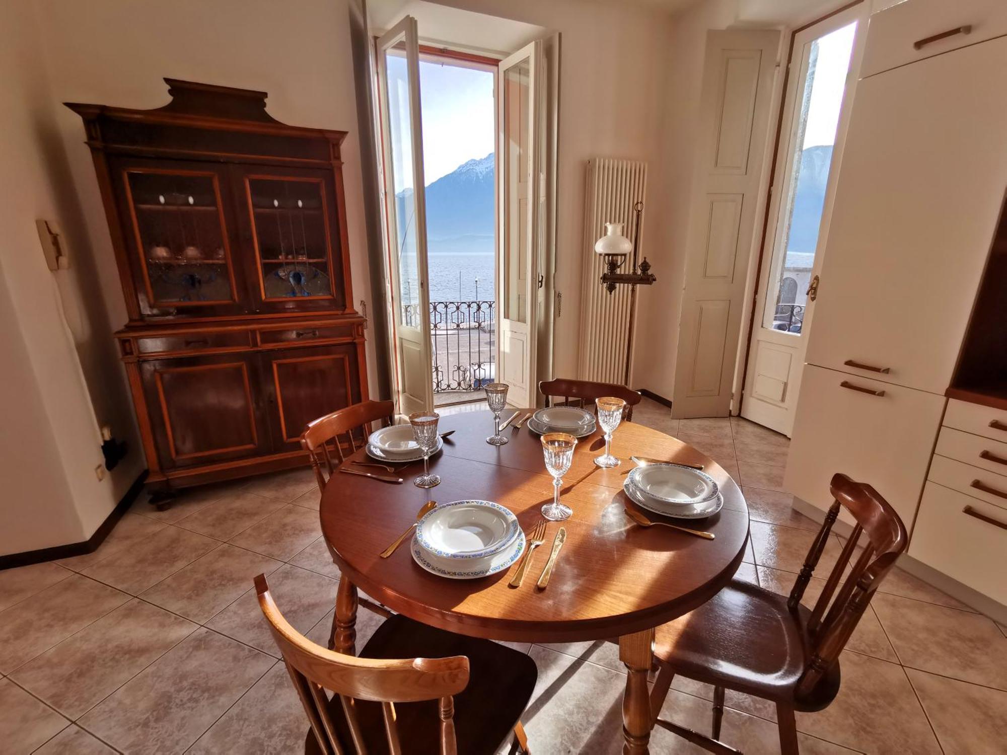 グラヴェドーナElegant Historic Large House On Lake Comoアパートメント 部屋 写真